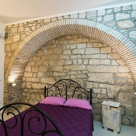 Klara Apartment *
